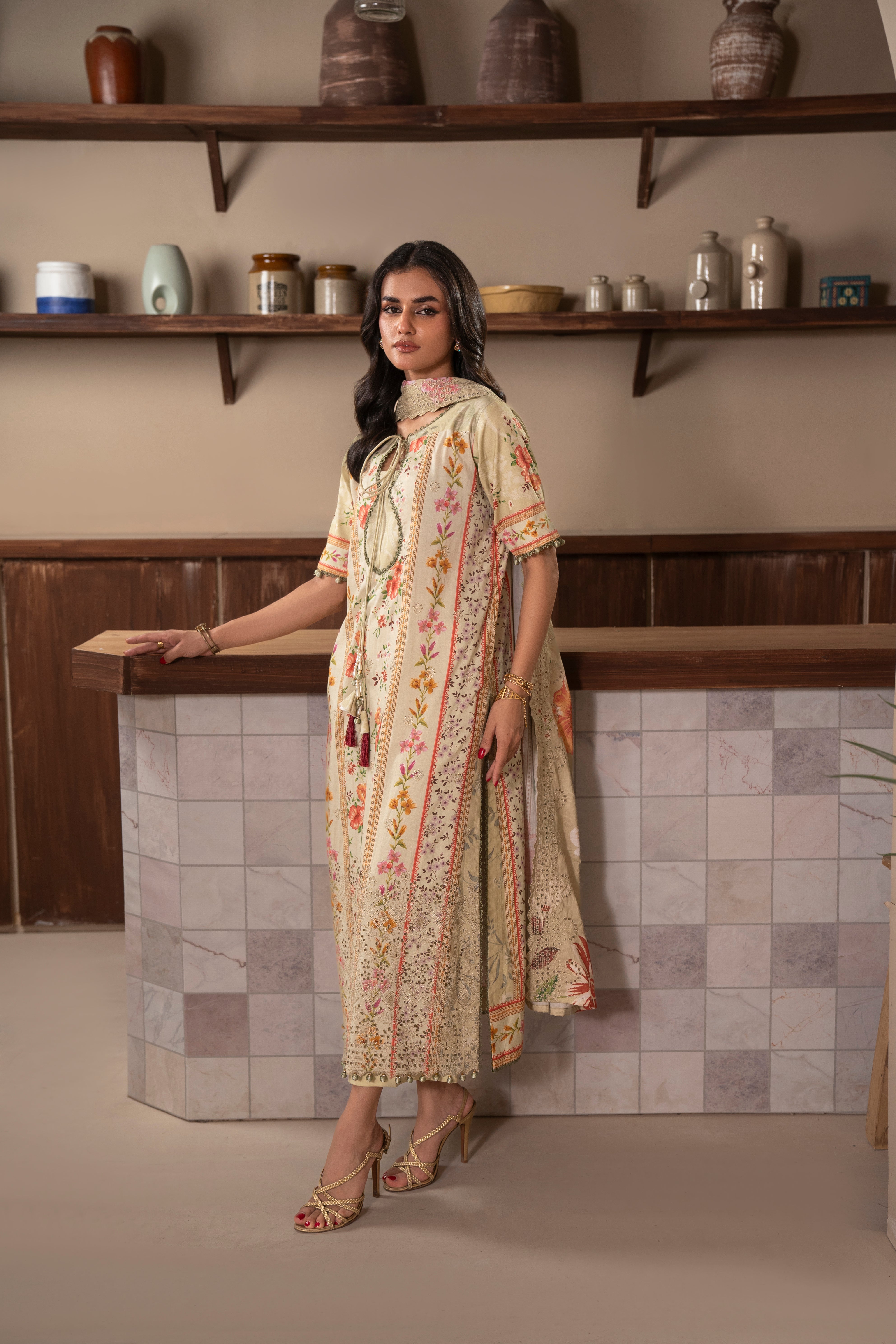 D713 - Collection Embroidered