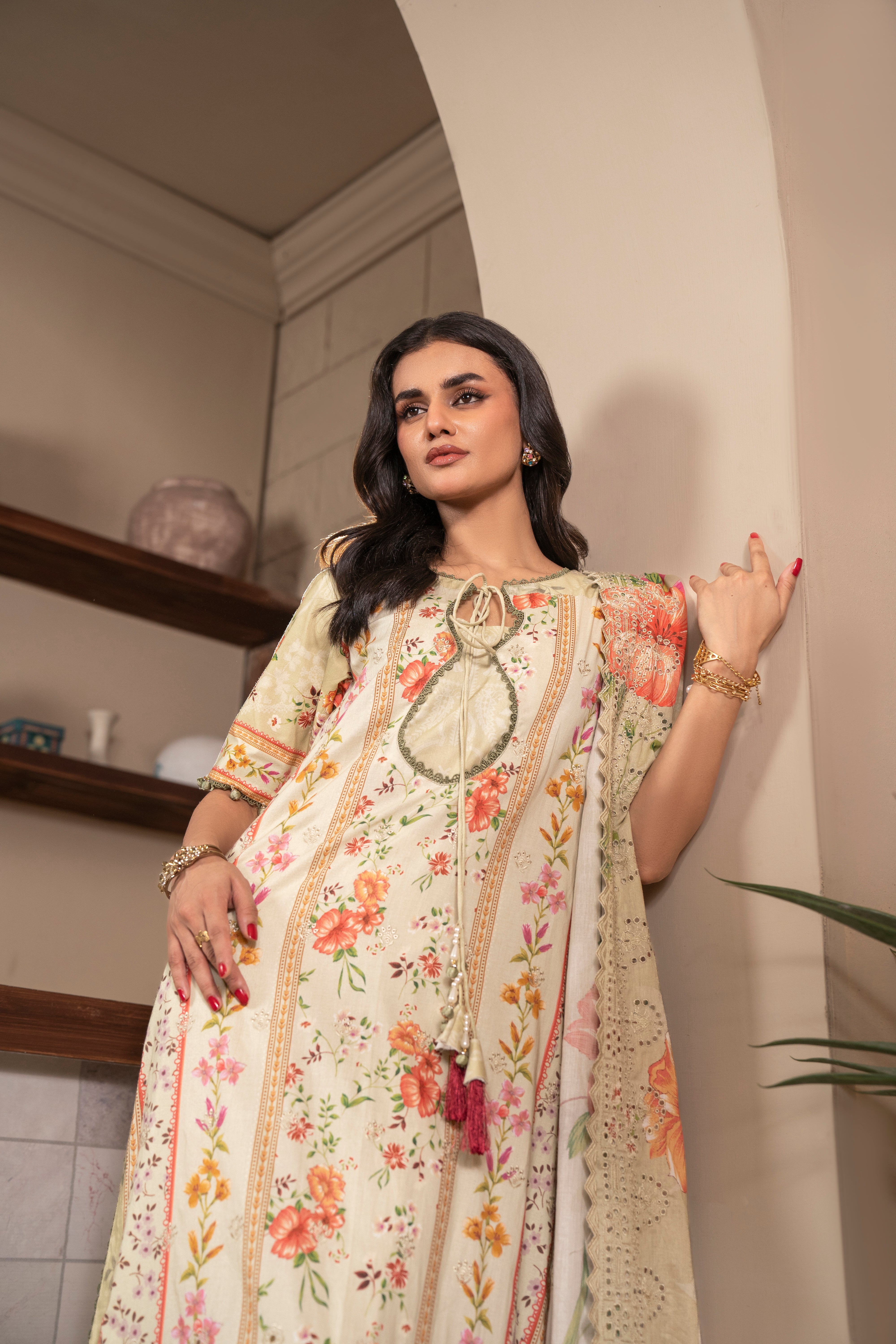 D713 - Collection Embroidered