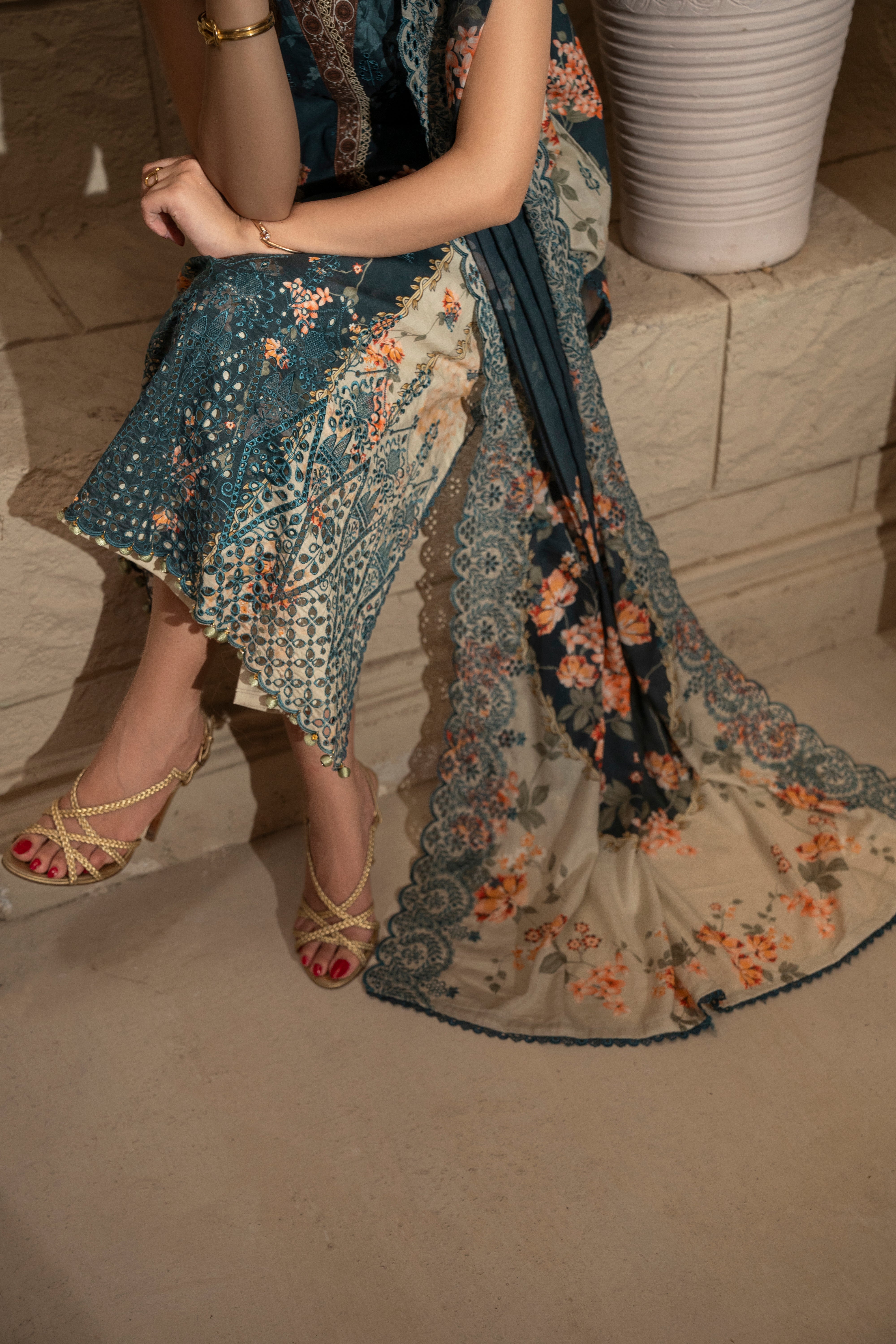 D727 - Collection Embroidered
