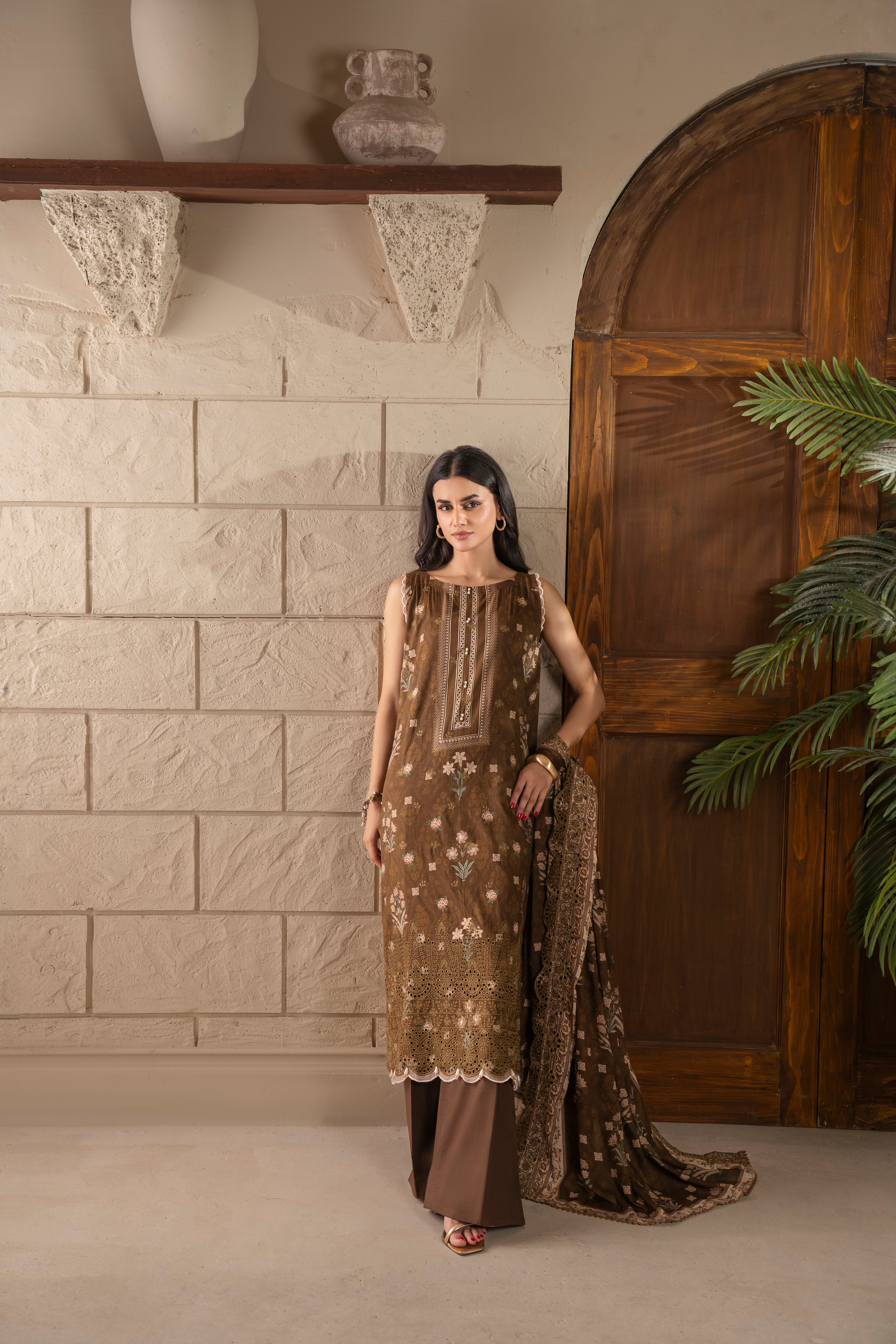 D738 - Collection Embroidered