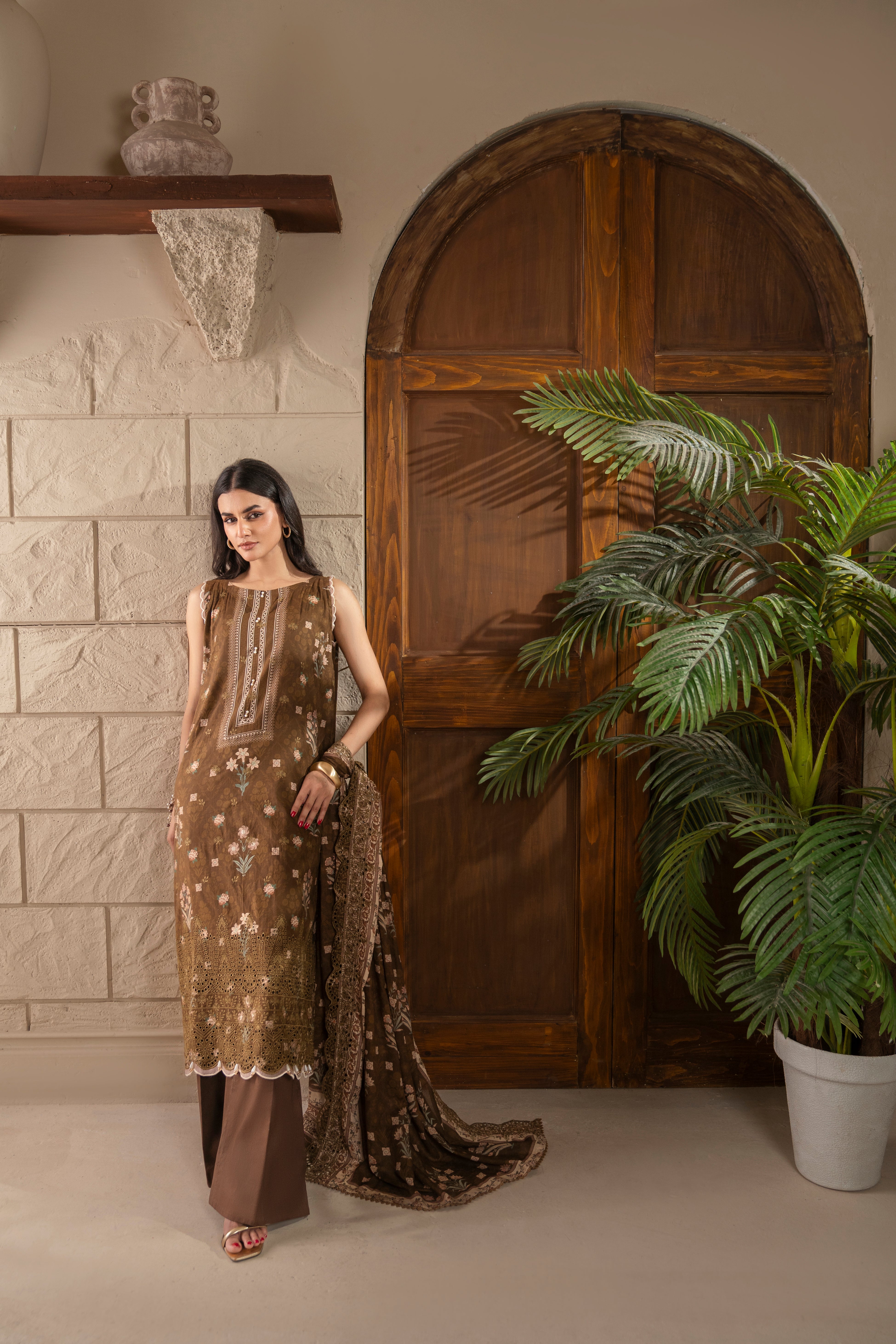 D738 - Collection Embroidered