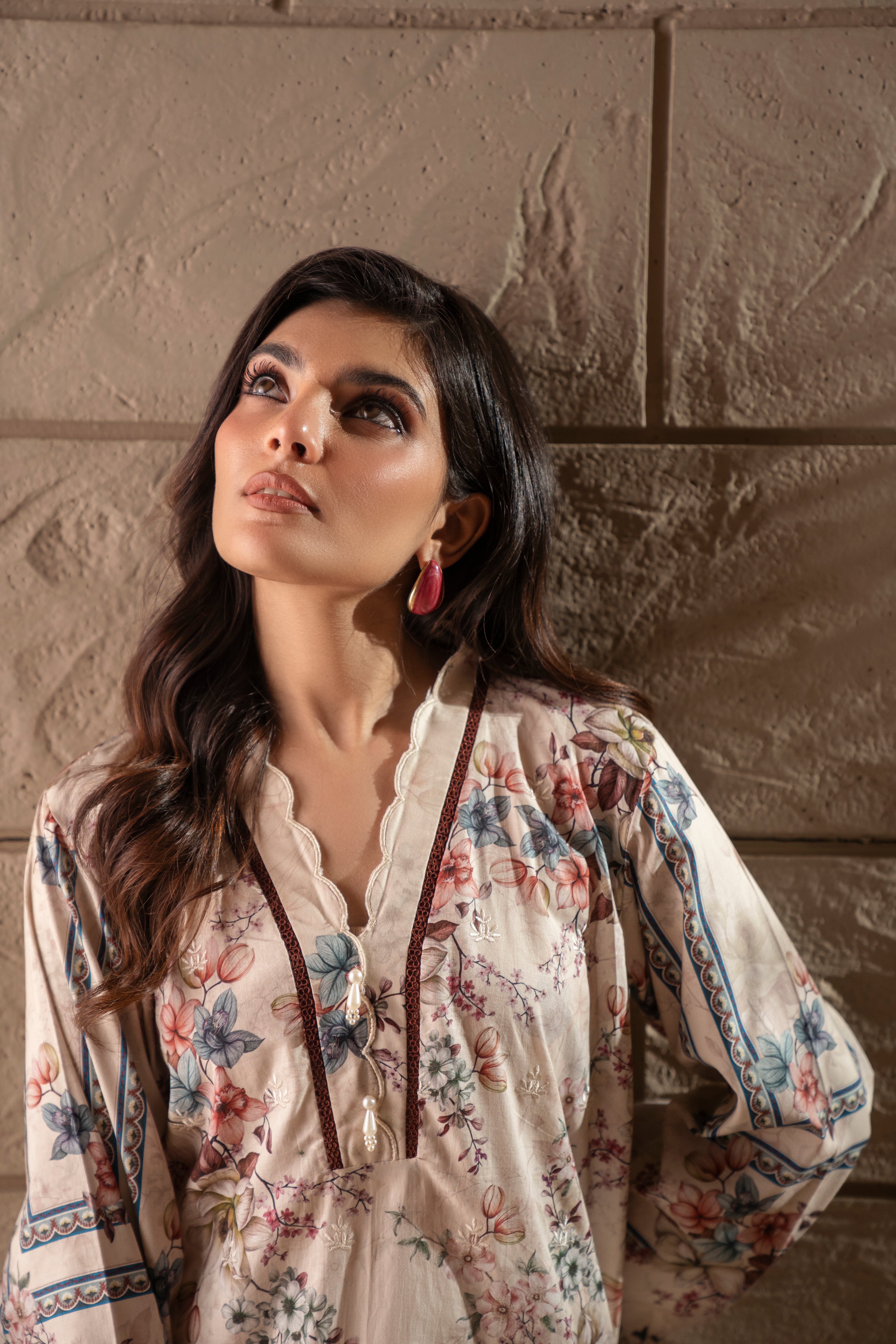 D718 - Collection Embroidered