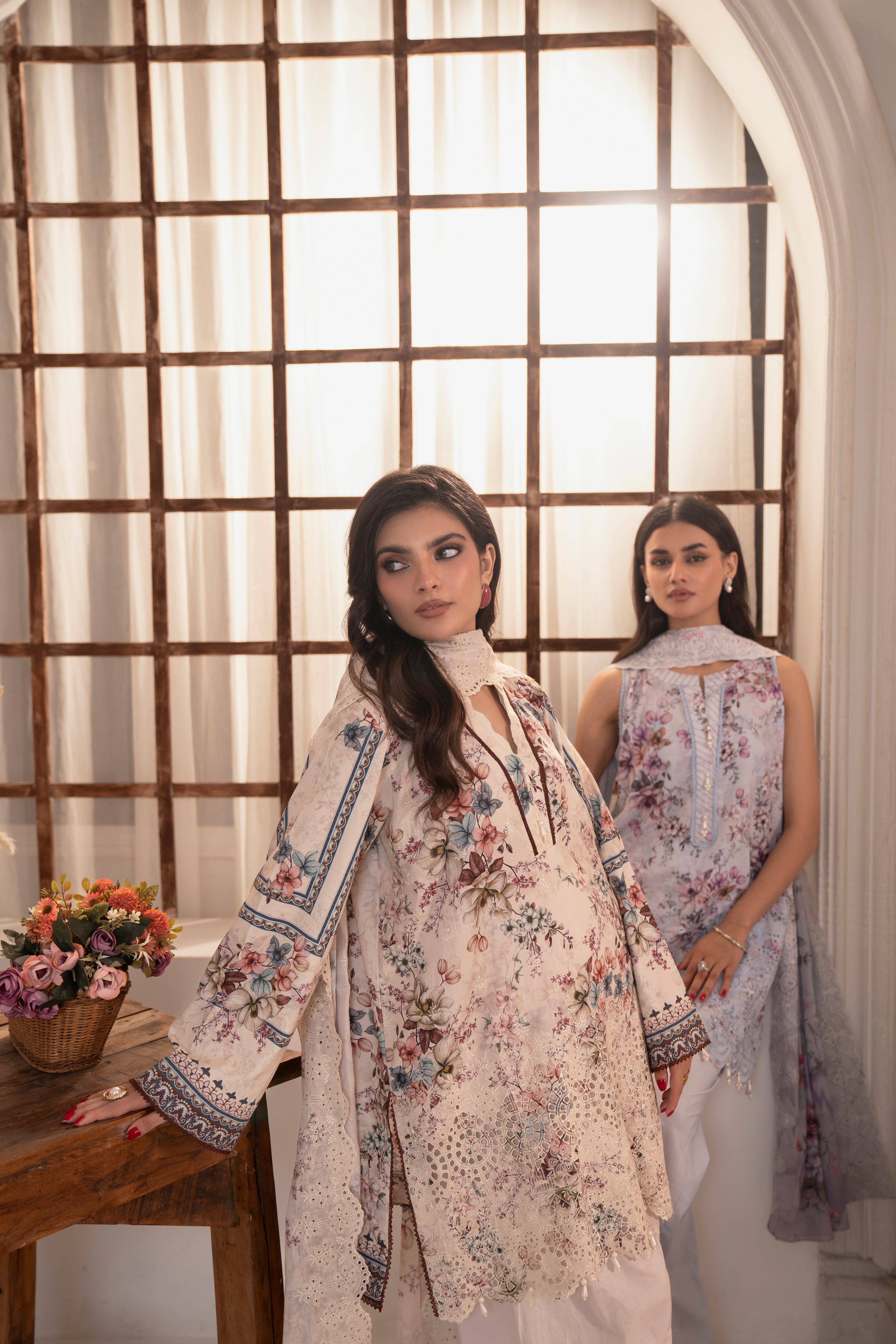D718 - Collection Embroidered
