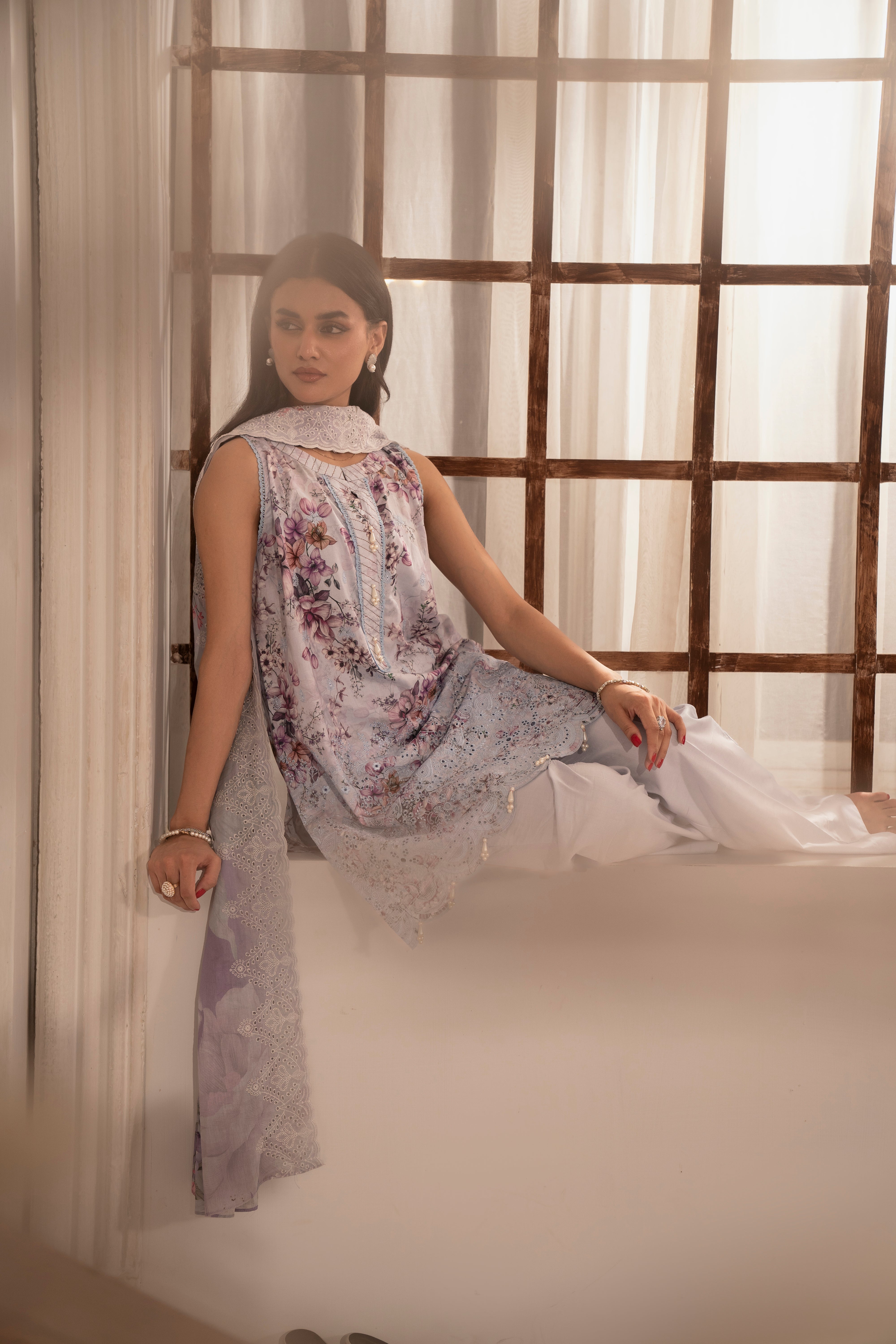 D717 - Collection Embroidered
