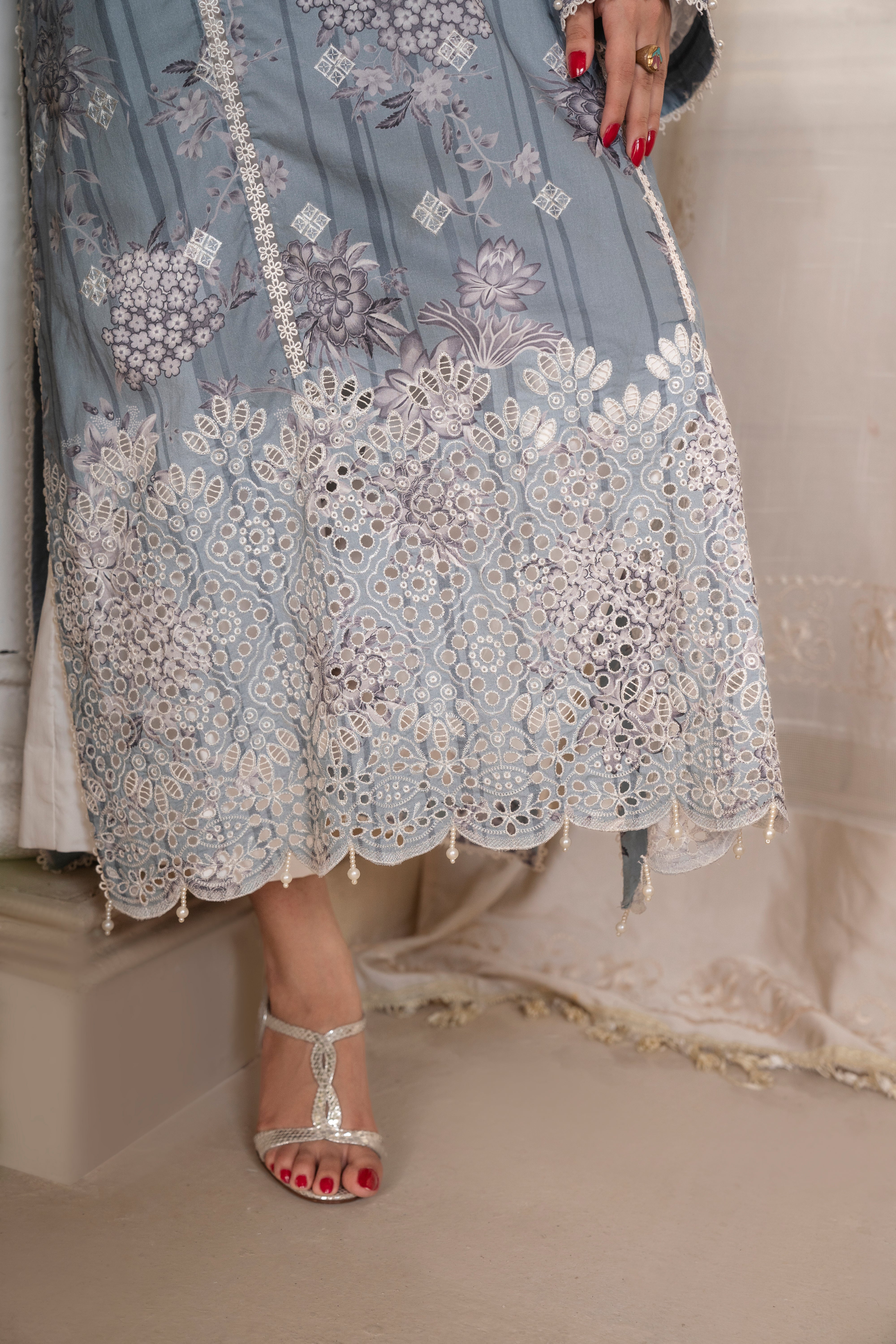 D726 - Collection Embroidered