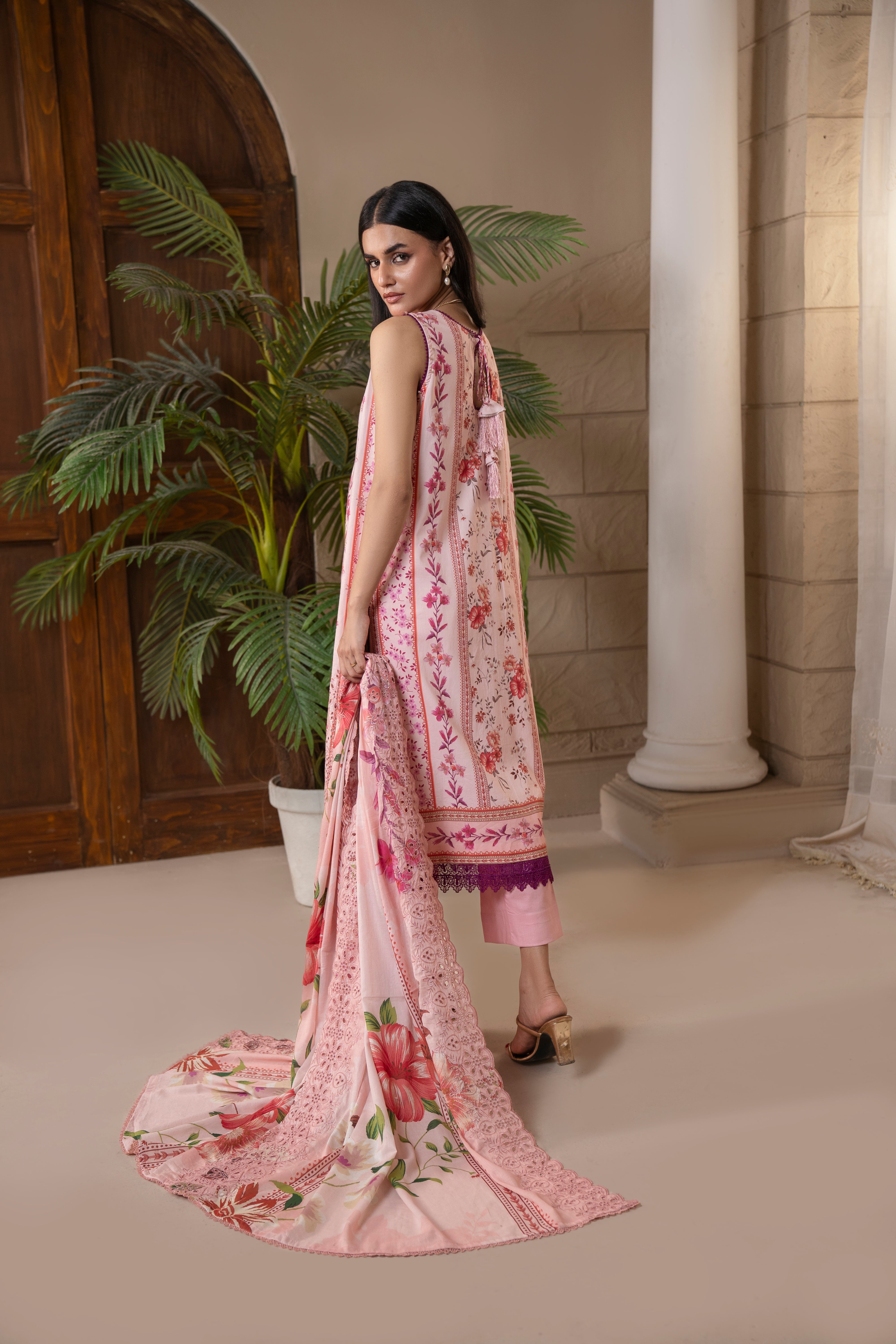 D714 - Collection Embroidered