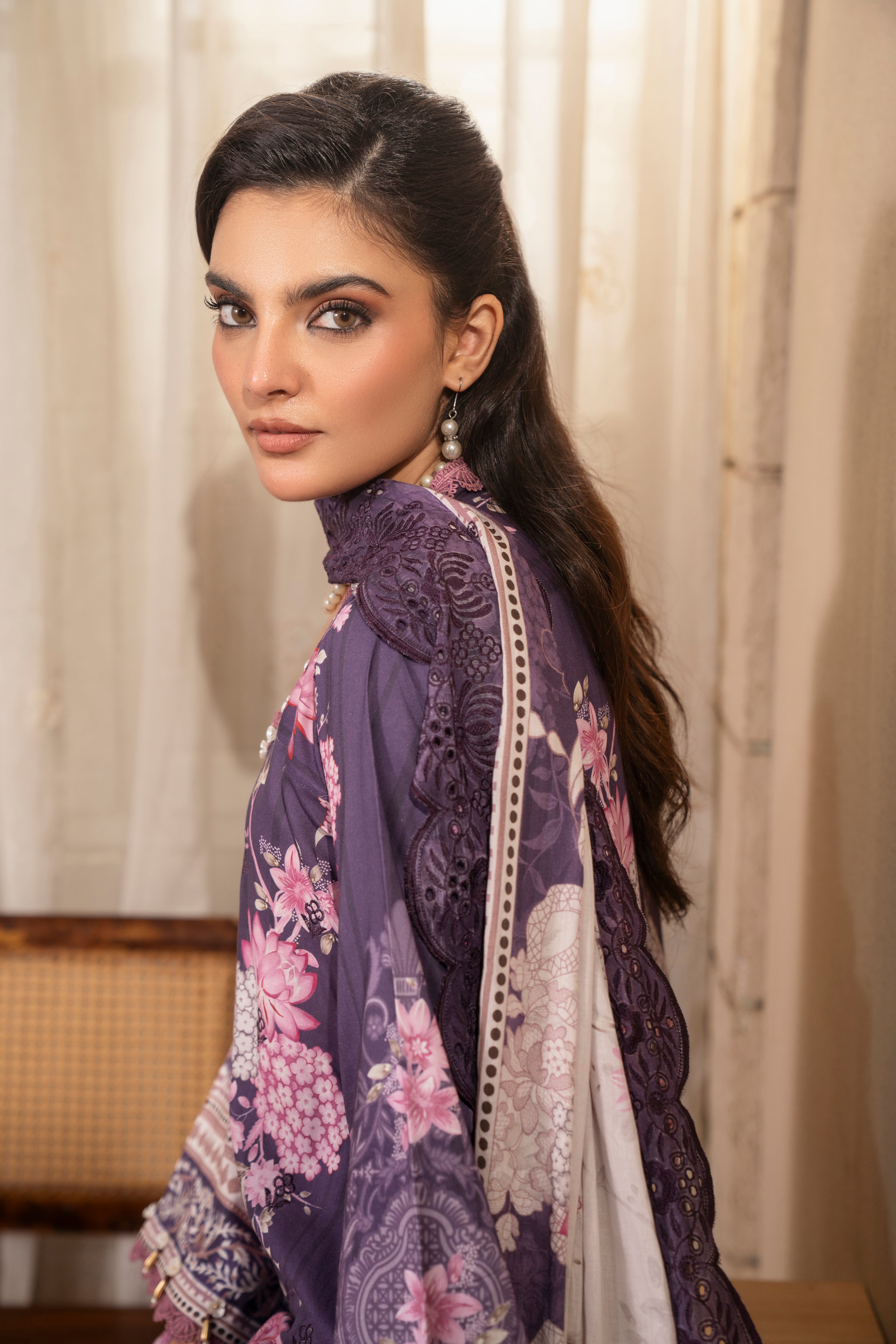 D725 - Collection Embroidered