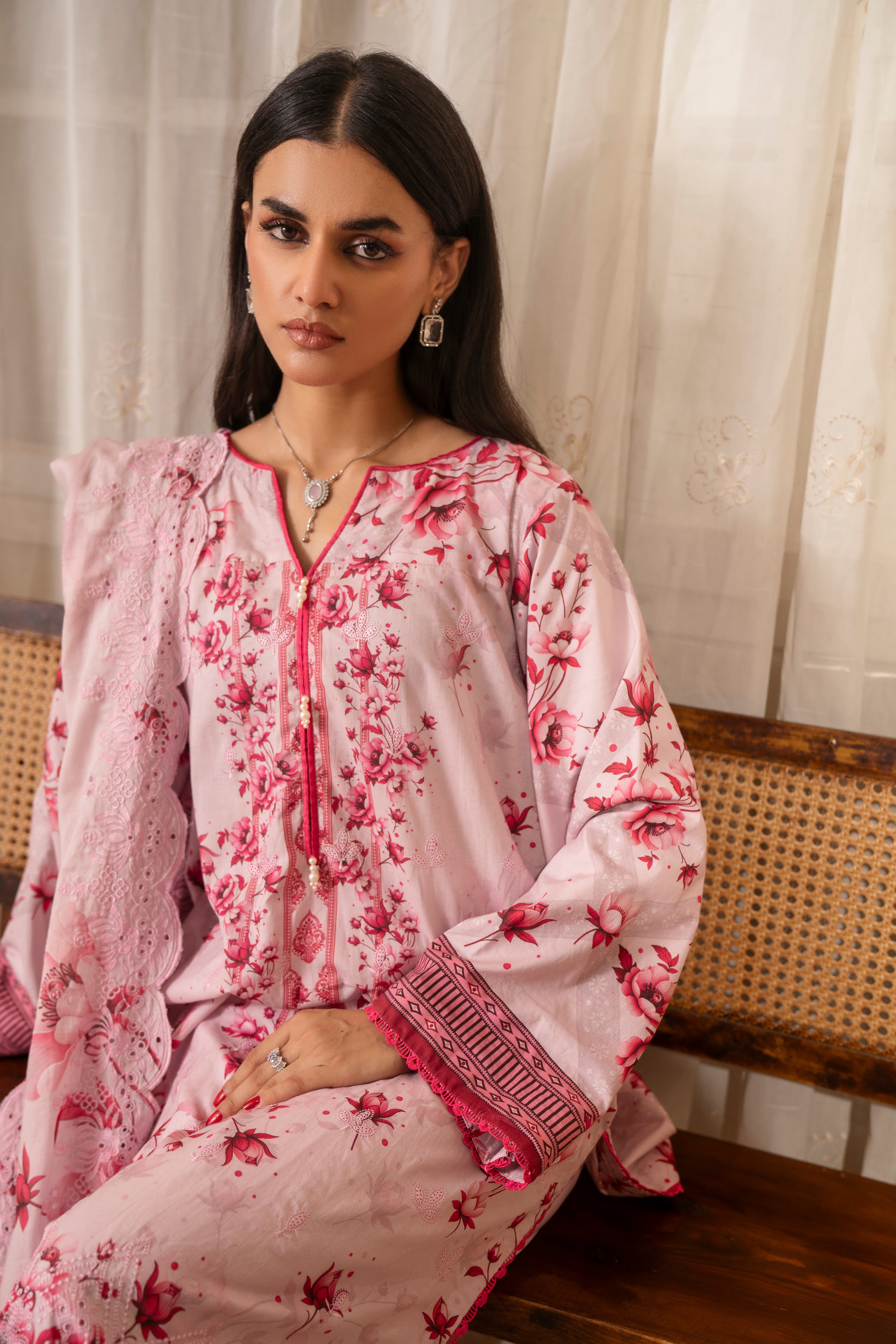 D732 - Collection Embroidered