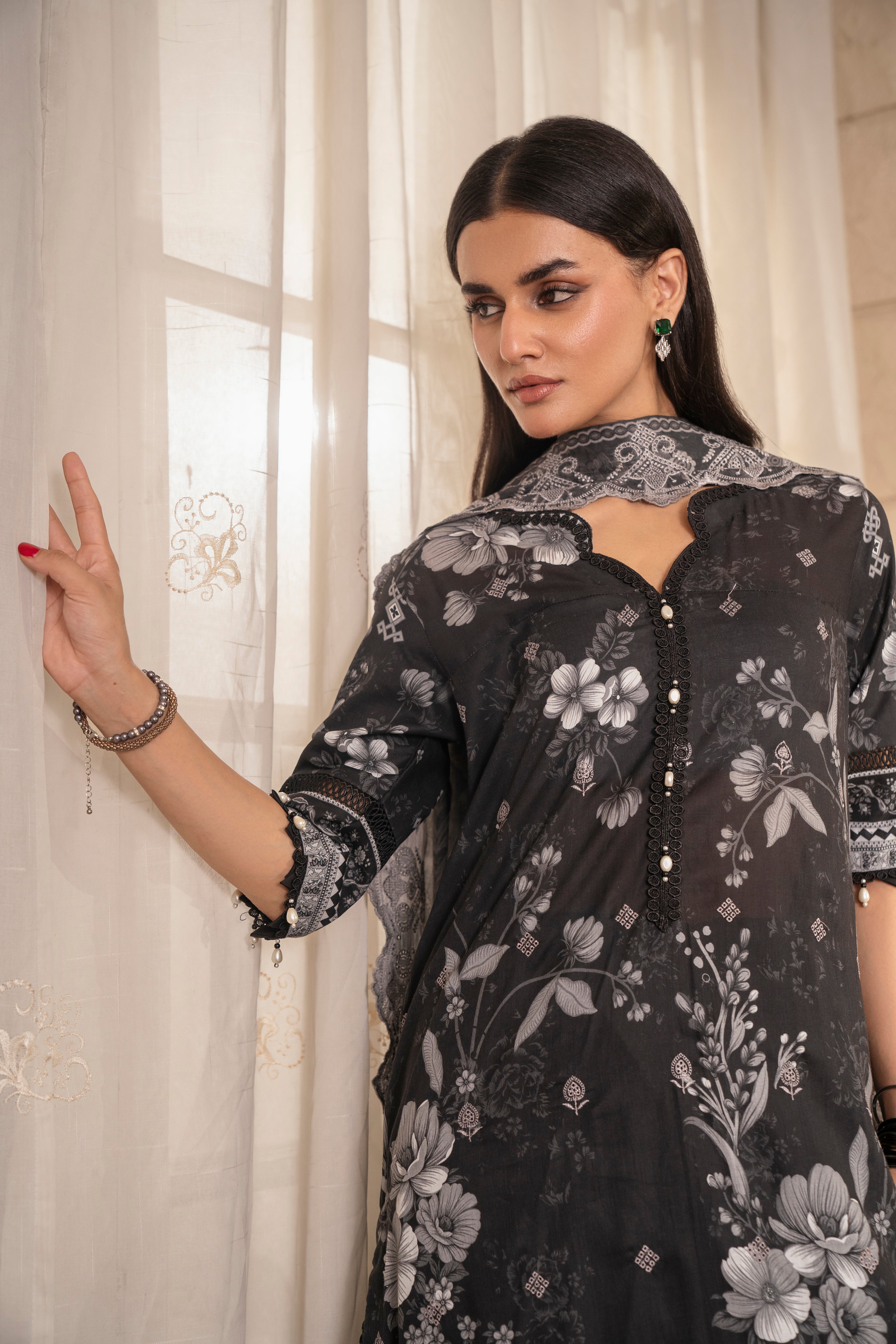 D733- Collection Embroidered