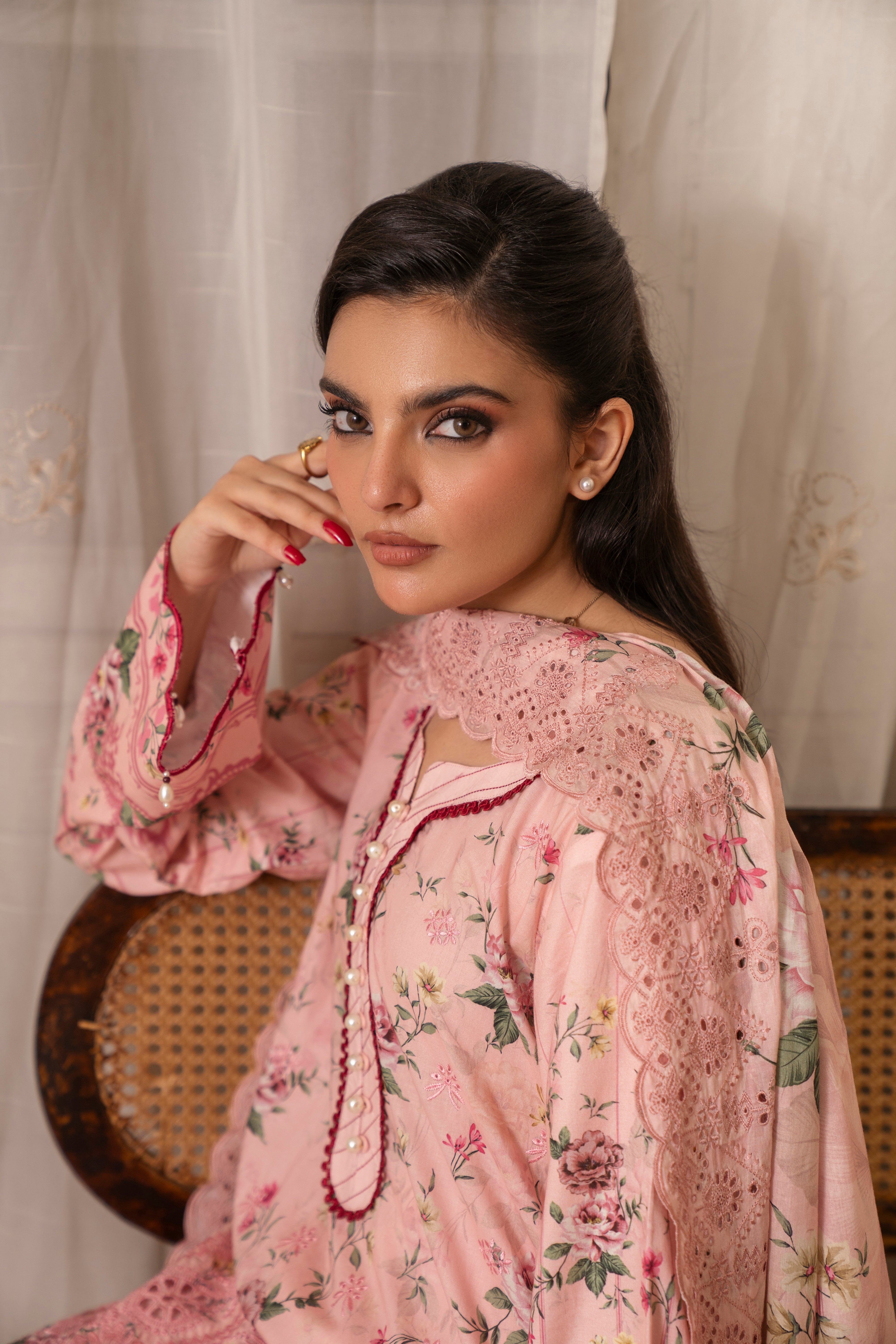 D719 - Collection Embroidered