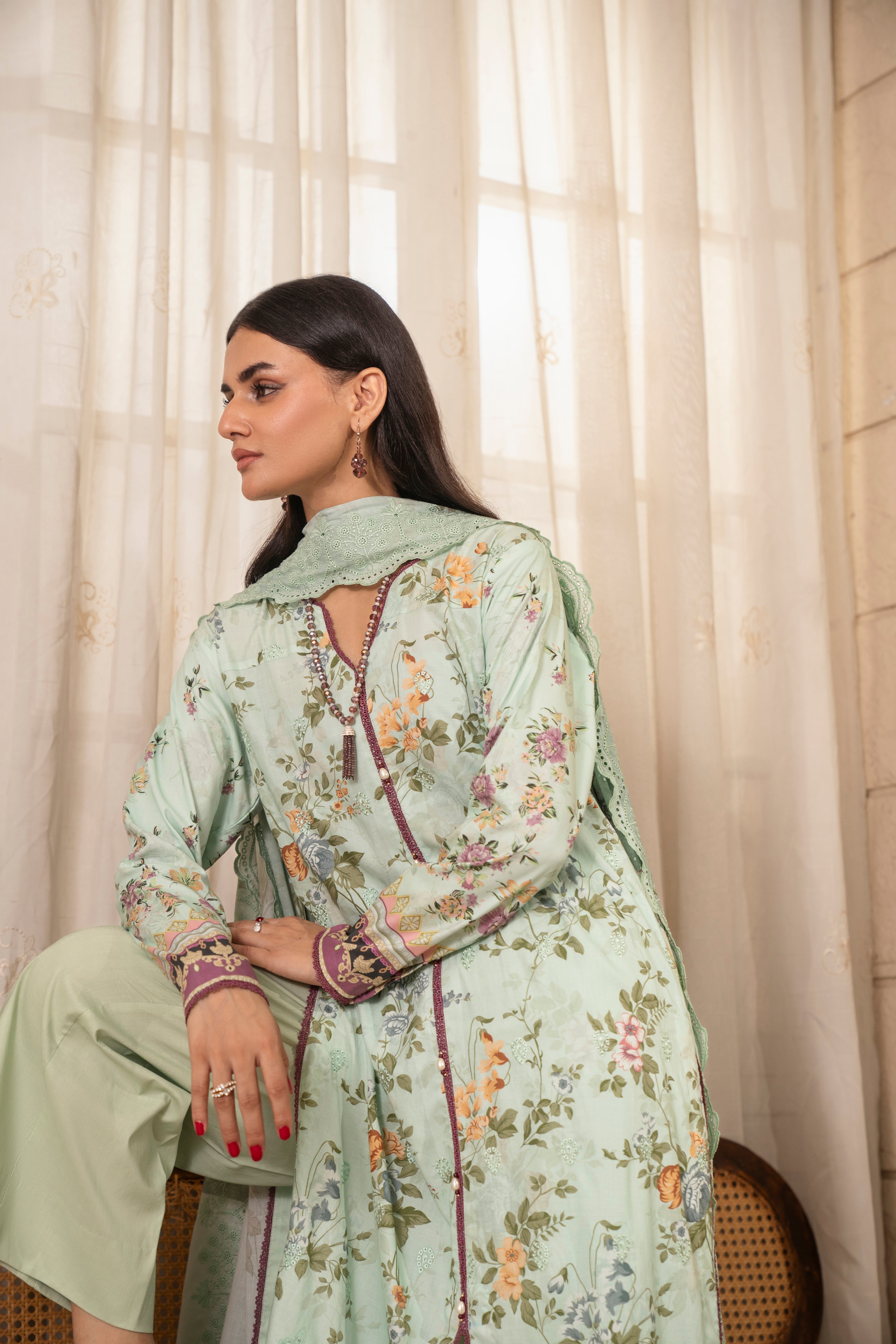D729 - Collection Embroidered