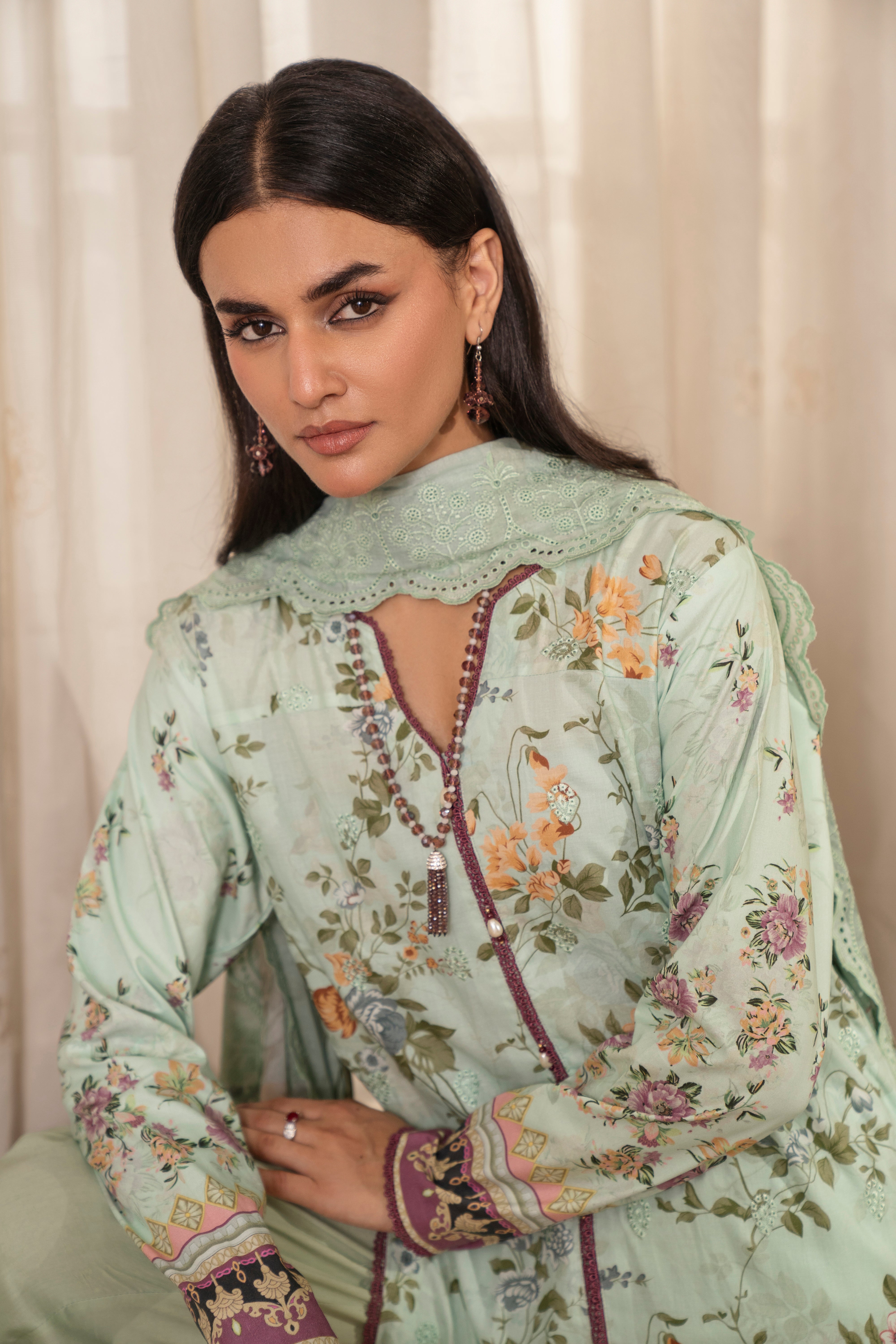 D729 - Collection Embroidered