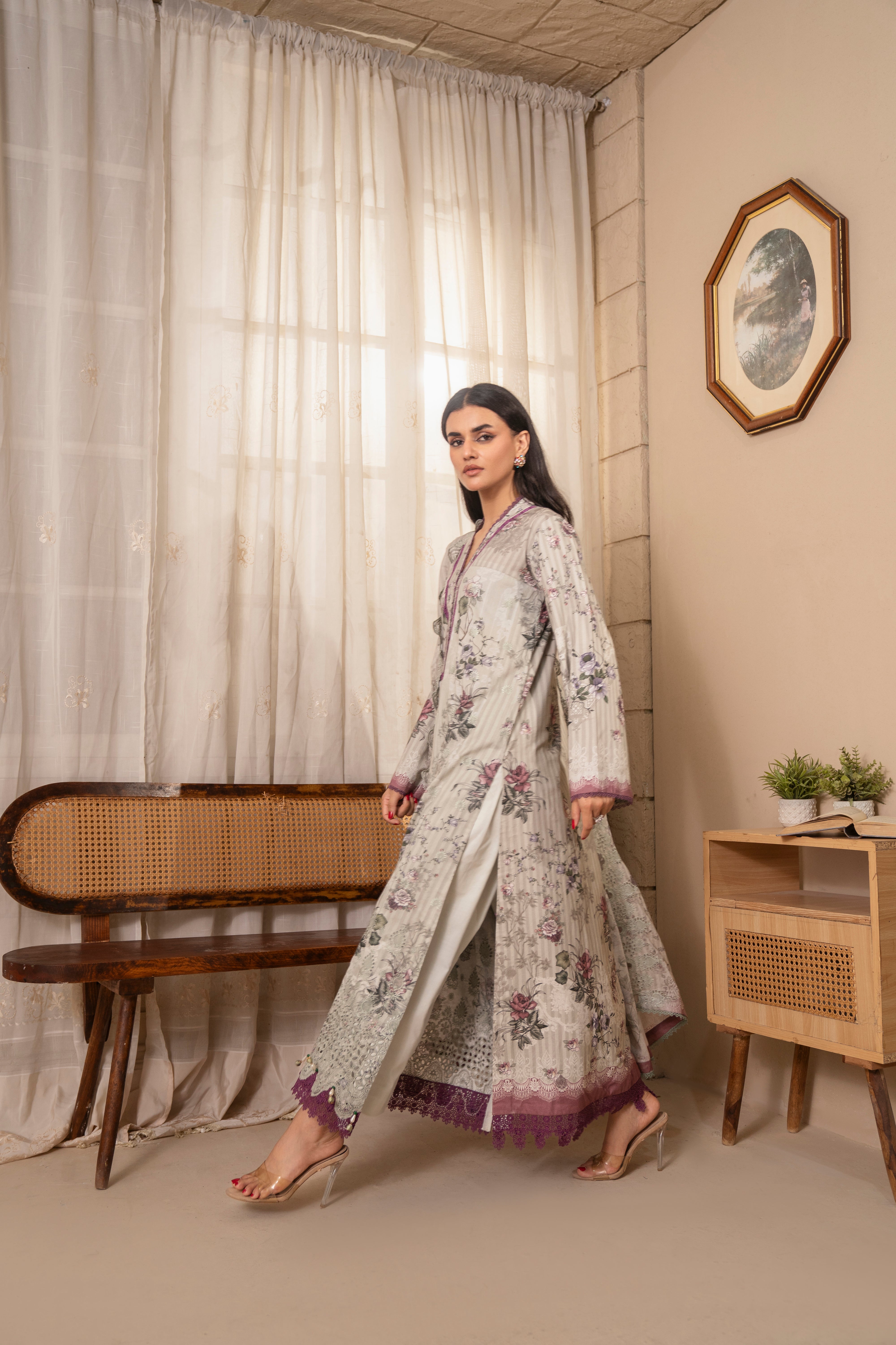 D711 - Collection Embroidered