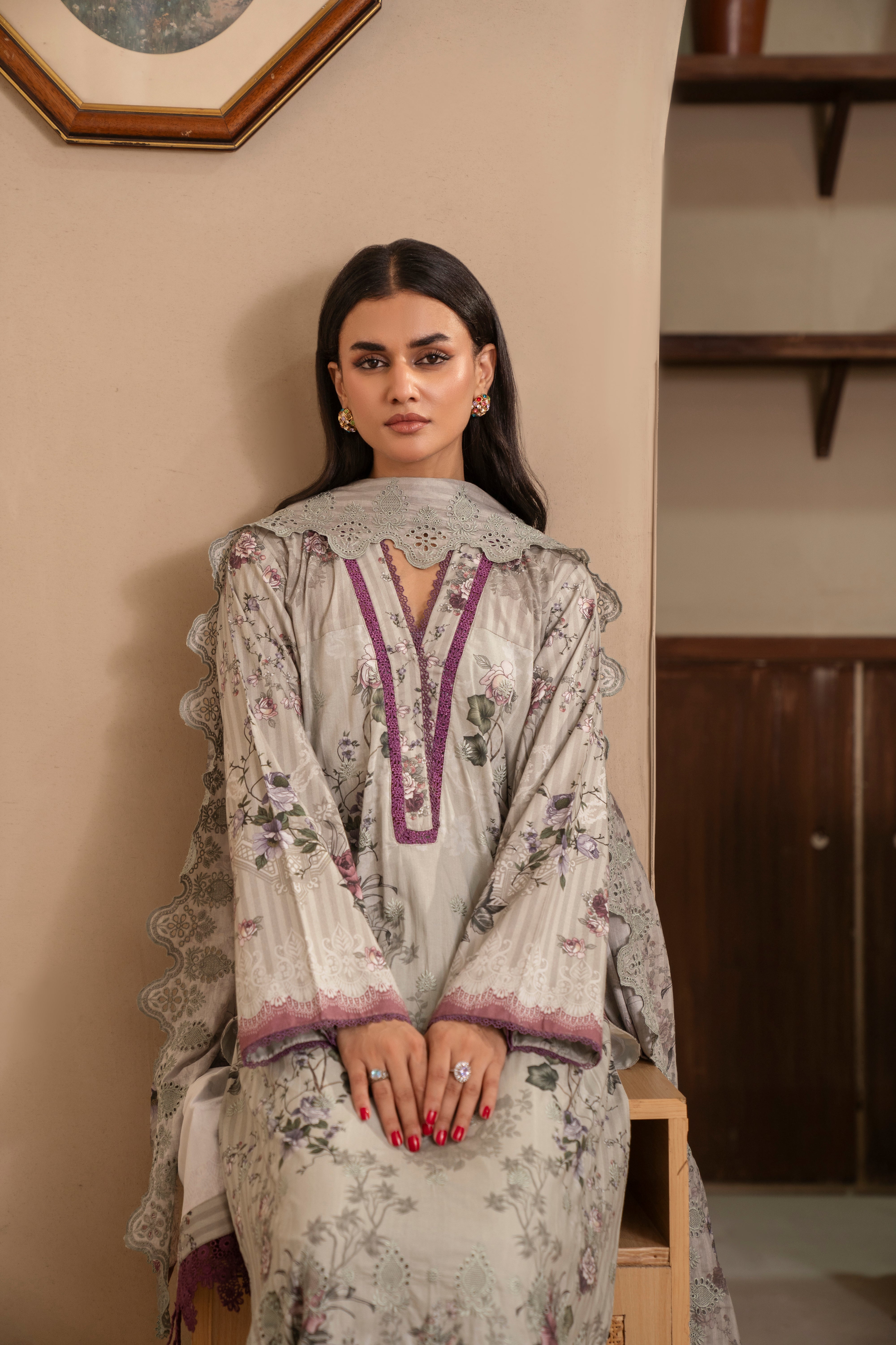 D711 - Collection Embroidered