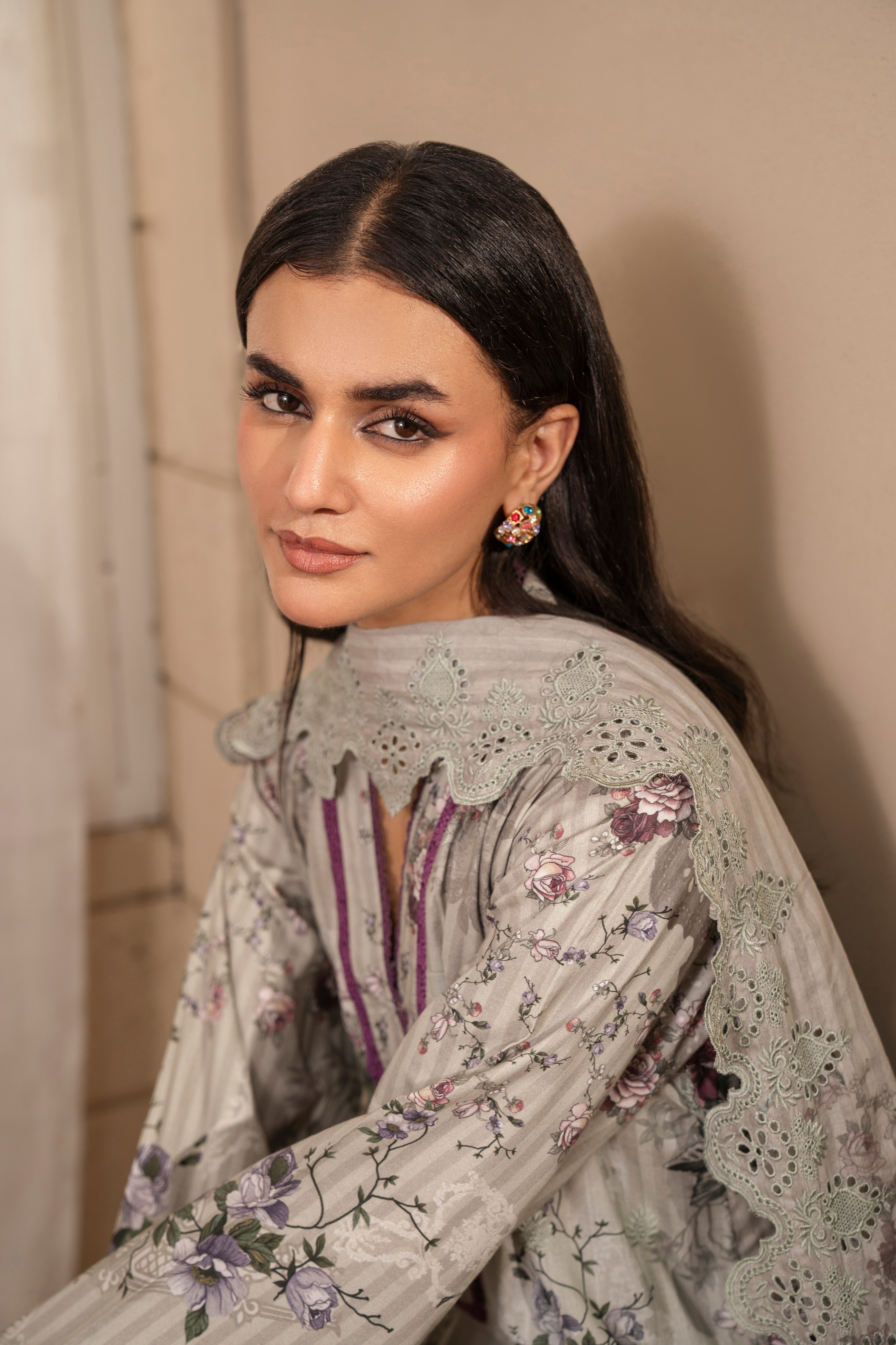 D711 - Collection Embroidered