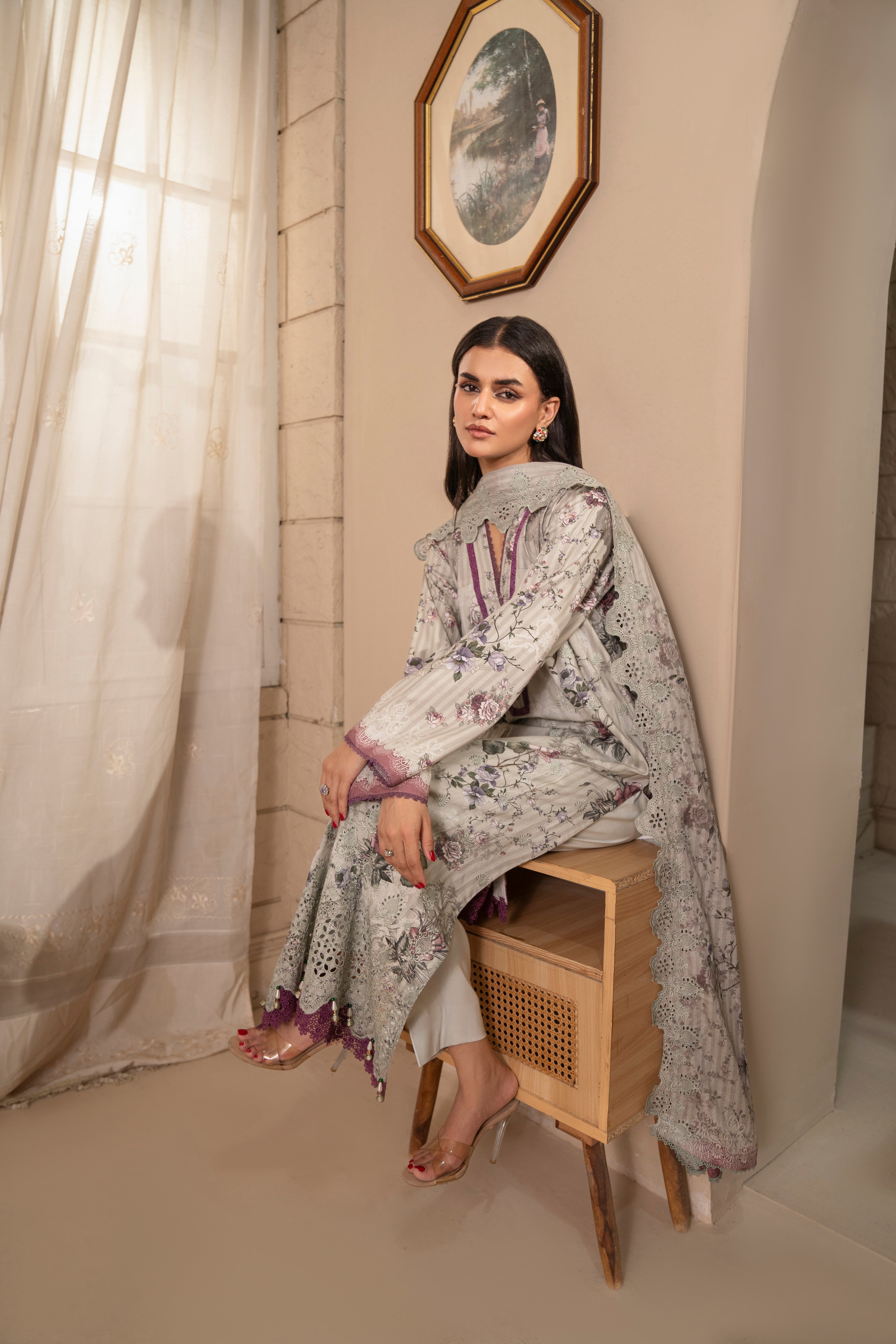 D711 - Collection Embroidered