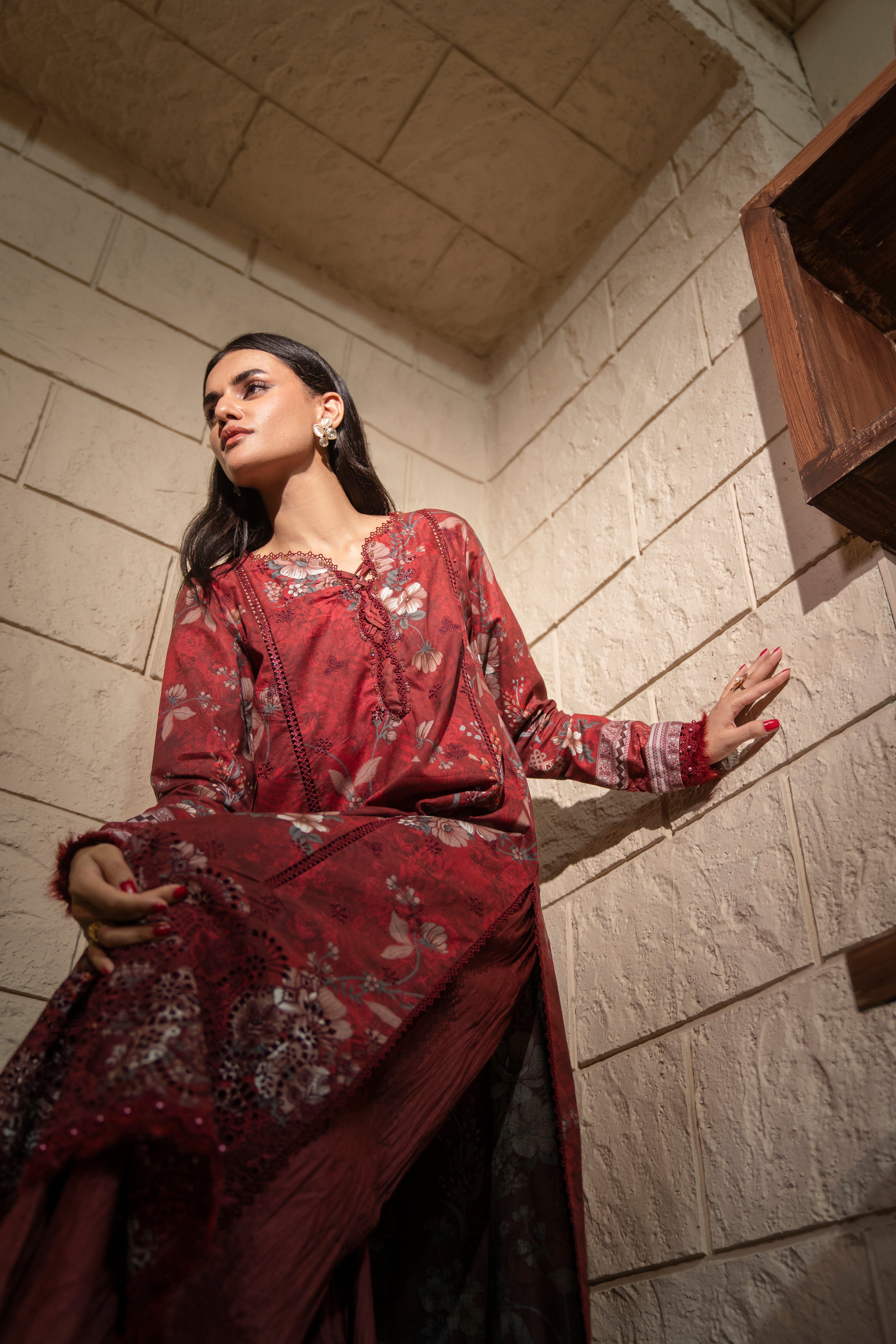 D734 - Collection Embroidered